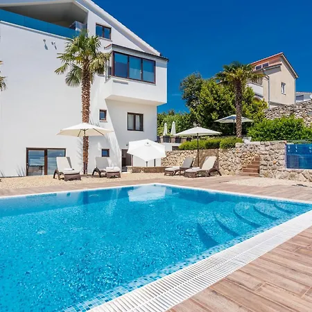 Palma Krk Penthouse With Sea View And Private Jacuzzi بيت ضيافة
