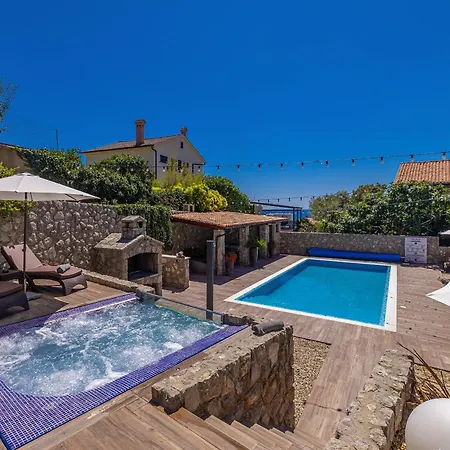 Penzion Palma Krk Penthouse With Sea View And Private Jacuzzi 4*