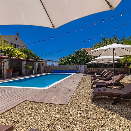 Palma Krk Penthouse With Sea View And Private Jacuzzi 4*