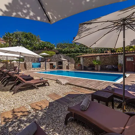 Penzion Palma Krk Penthouse With Sea View And Private Jacuzzi 4*