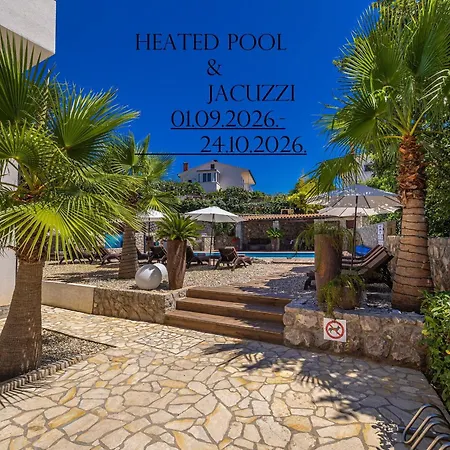 Maison d'hôtes Palma Krk Penthouse With Sea View And Private Jacuzzi
