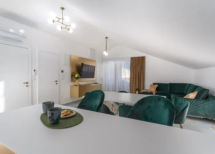 Palma Krk Penthouse With Sea View And Private Jacuzzi Penzion Krk Town
