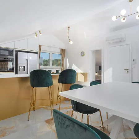 Palma Krk Penthouse With Sea View And Private Jacuzzi كرك