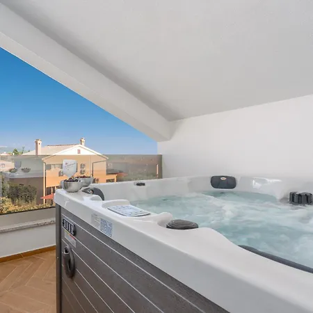 Palma Krk Penthouse With Sea View And Private Jacuzzi Gasthof