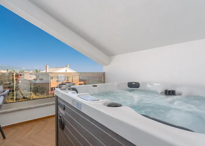Palma Krk Penthouse With Sea View And Private Jacuzzi Vendégház