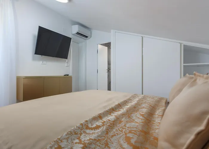 Palma Krk Penthouse With Sea View And Private Jacuzzi Vendégház Krk Town